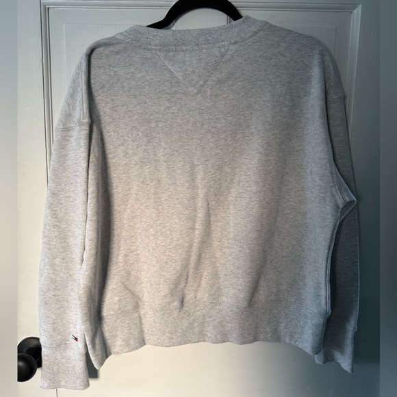 Tommy Hilfiger - Tommy Jeans Women's Light Gray Crew Neck Sweatshirt - NWT - Picture 5 of 8